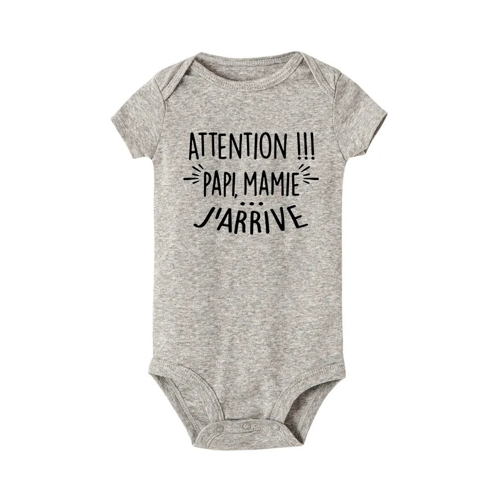 Body Bébé « Attention !!! Papi, Mamie, j’arrive »