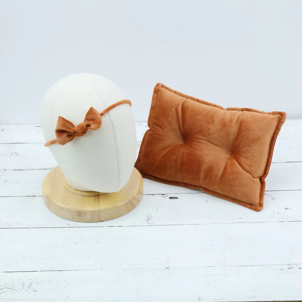 Coussin Velours Orange – Prop Coloré Pose Bébé™