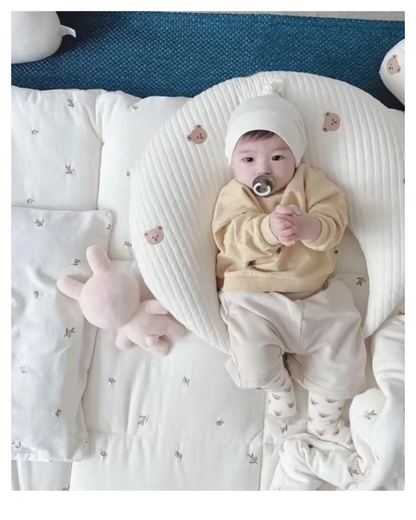 Coussin Lune & Ourson™ – Positionneur Nuit Photo Bébé