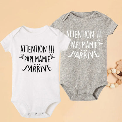 Body Bébé « Attention !!! Papi, Mamie, j’arrive »