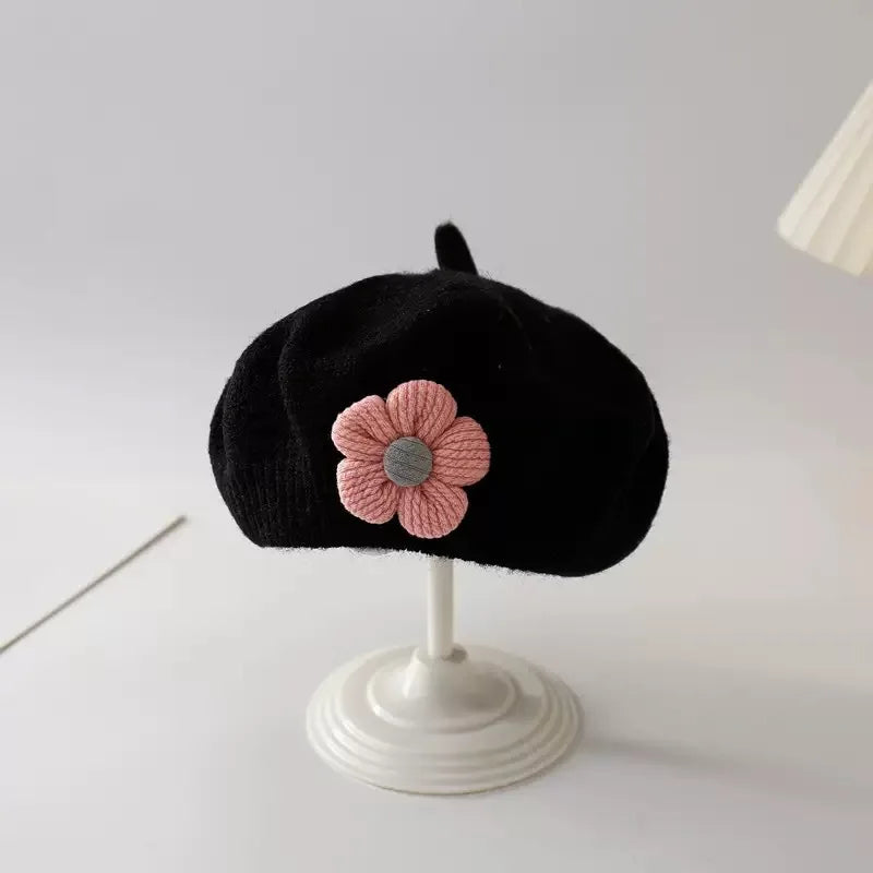 Bonnet Noir- tricoté pour bébé fille avec fleur