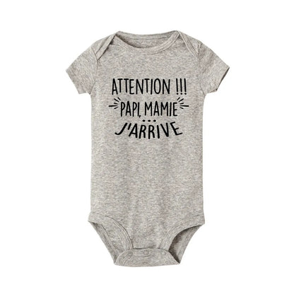 Body Bébé « Attention !!! Papi, Mamie, j’arrive »