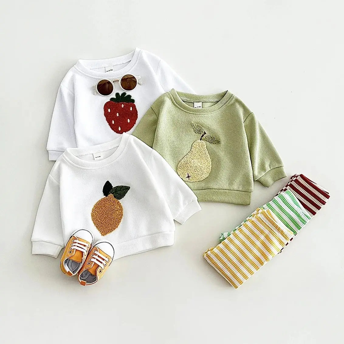 Ensemble Douceur Fruité – Sweat moelleux & pantalon rayé pour bébé