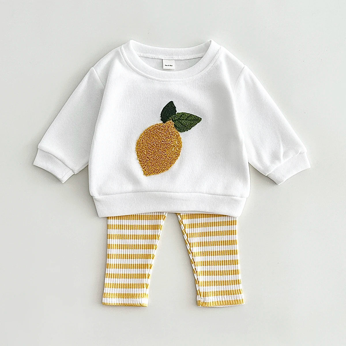 Ensemble Douceur Fruité – Sweat moelleux & pantalon rayé pour bébé