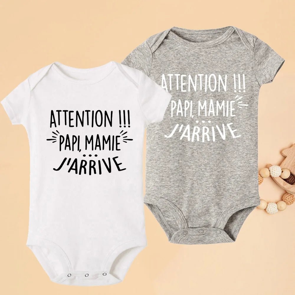 Body Bébé « Attention !!! Papi, Mamie, j’arrive » - Bébé pour toujours